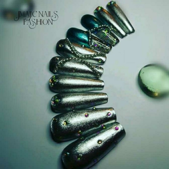 Reusable Press on Nails - Picture 1 of 5